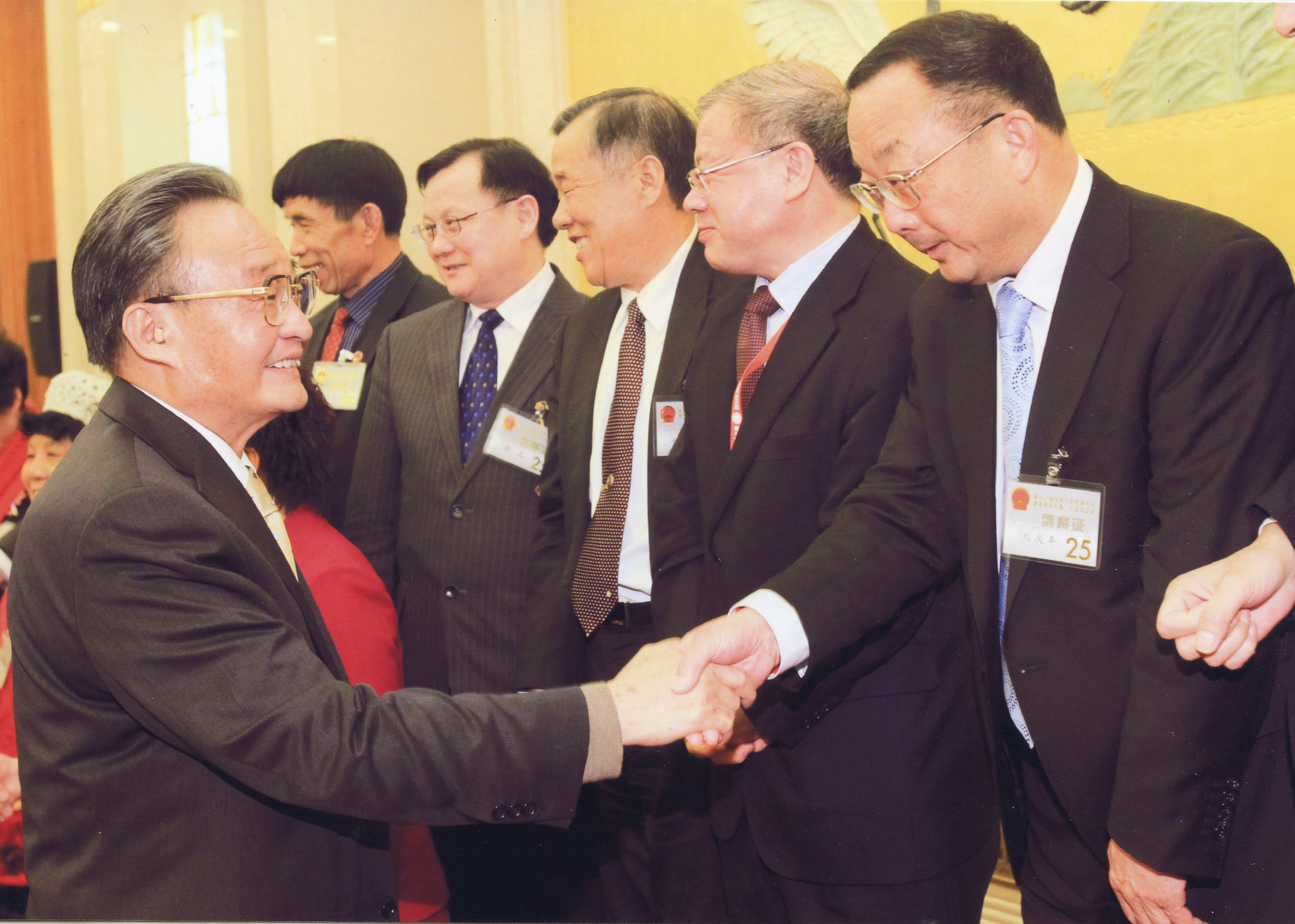 在十一屆全國人大常委會25次會議上，時任吳邦國委員長親切接見集團創始人劉慶年